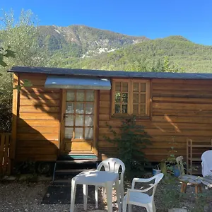 La Roulotte Chez Camille Camping